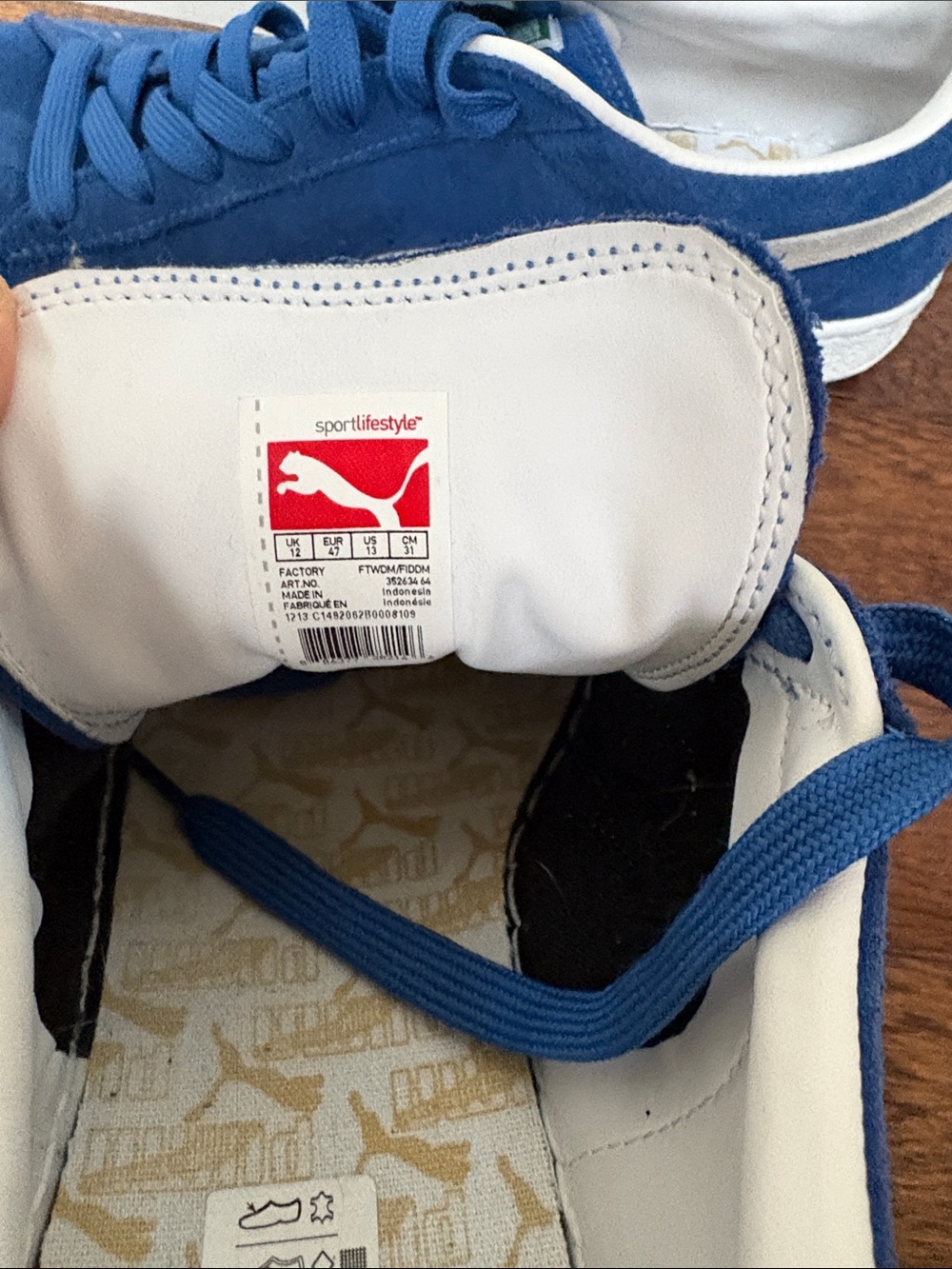 Puma Suede Low-Top Sneakers in Blue and White - Picture 4 of 4